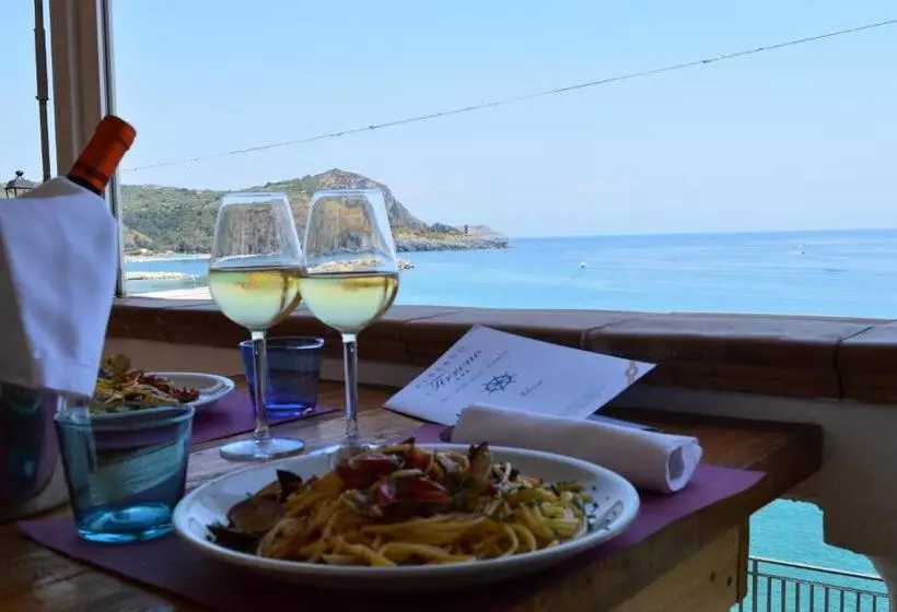 Hotelli Albergo Tirreno