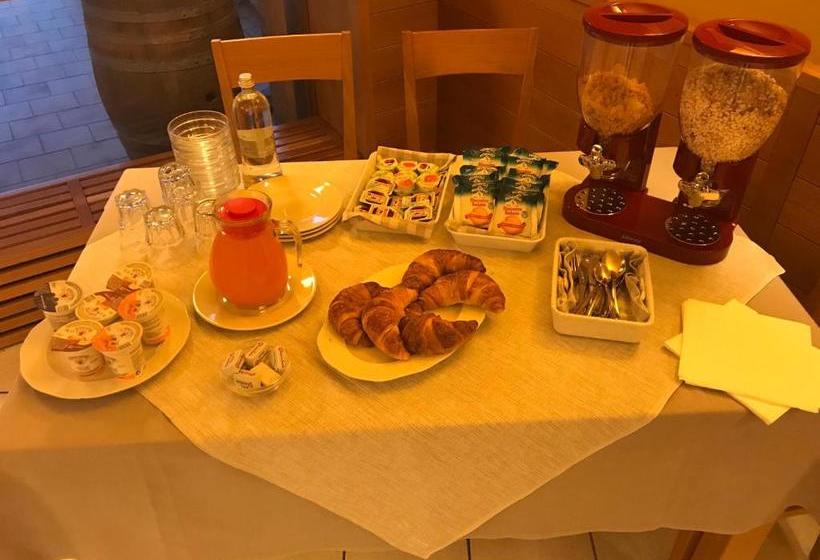 Отель Borgonuovo