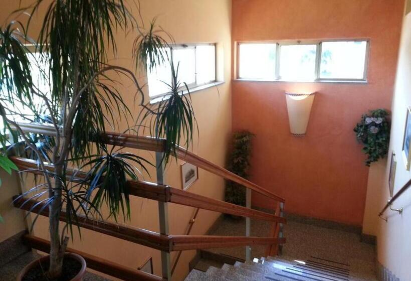 Отель Borgonuovo