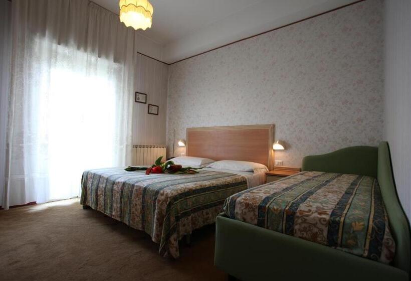 هتل Rondinella E Viola