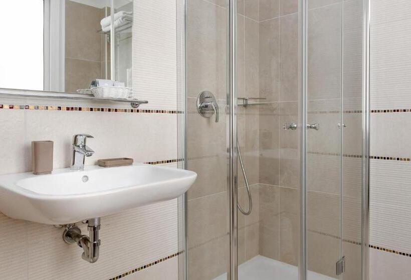 هتل Rondinella E Viola