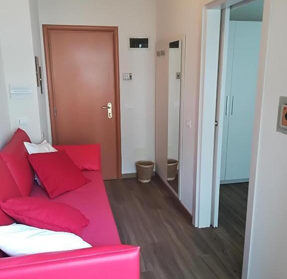 هتل Rondinella E Viola