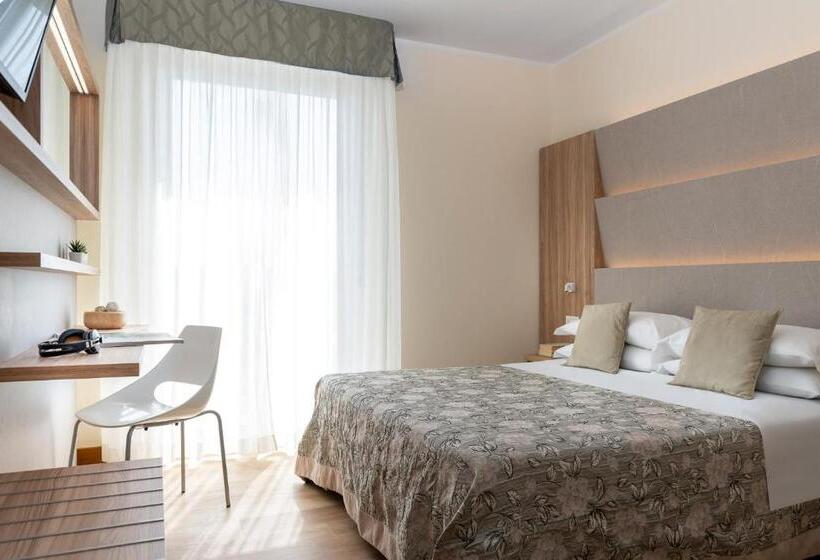 هتل Rondinella E Viola