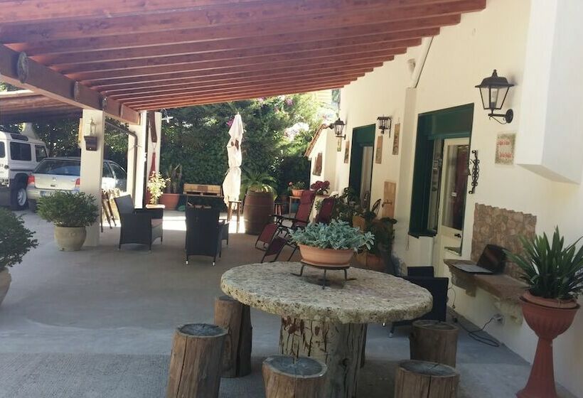 تختخواب و صبحانه La Regina Di Adrano