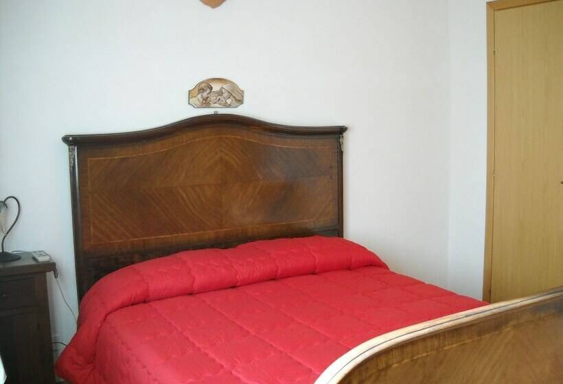 تختخواب و صبحانه La Regina Di Adrano