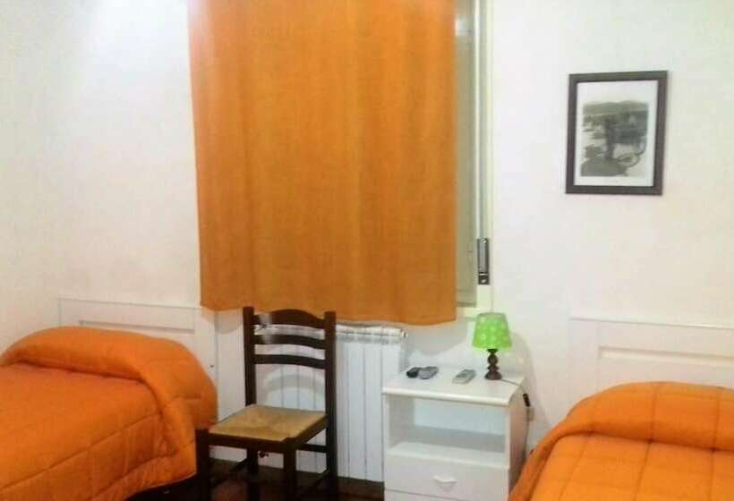 تختخواب و صبحانه La Regina Di Adrano