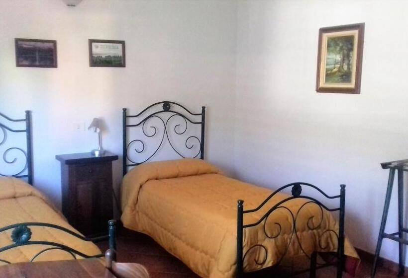 تختخواب و صبحانه La Regina Di Adrano