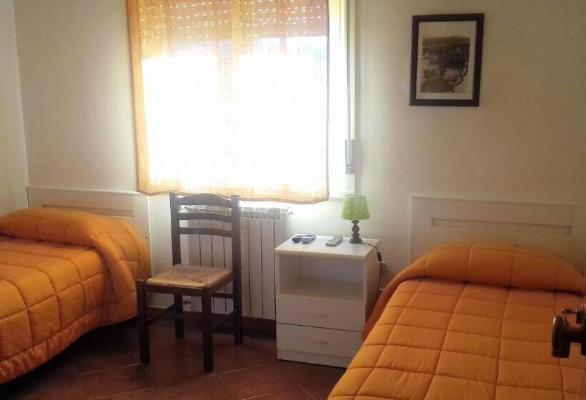 تختخواب و صبحانه La Regina Di Adrano