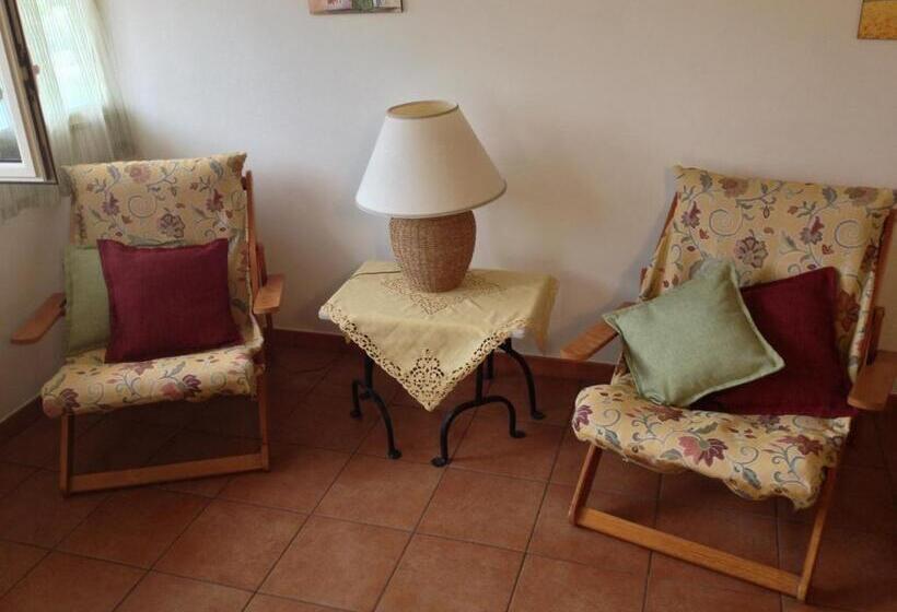 تختخواب و صبحانه La Regina Di Adrano