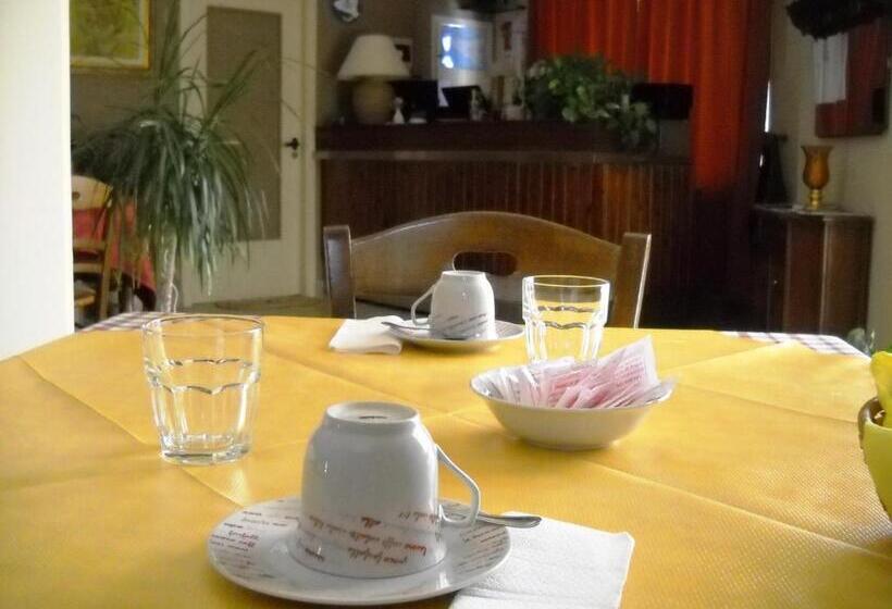 تختخواب و صبحانه La Regina Di Adrano