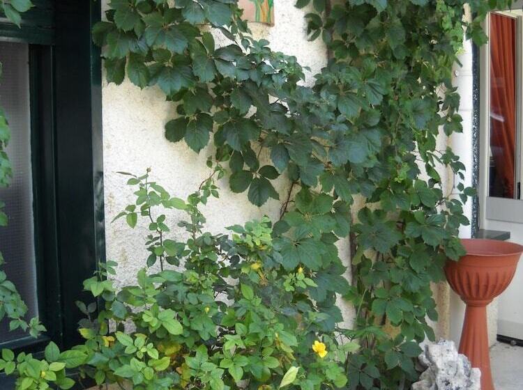 تختخواب و صبحانه La Regina Di Adrano