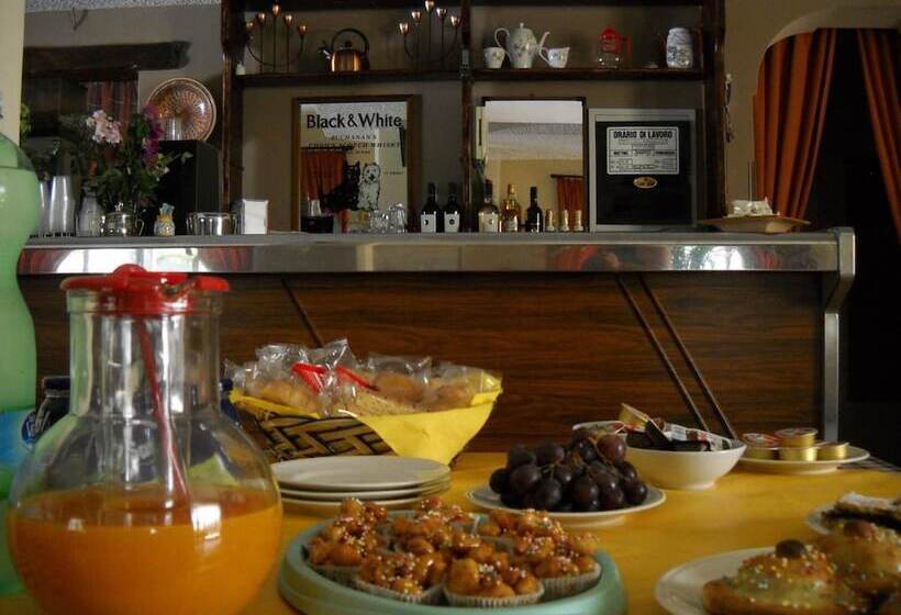 تختخواب و صبحانه La Regina Di Adrano