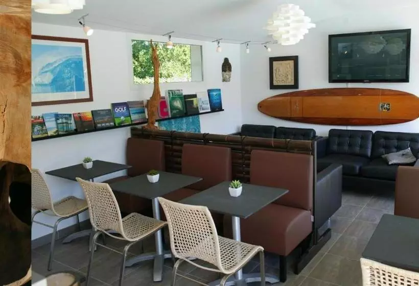 تختخواب و صبحانه Ohana Lodge