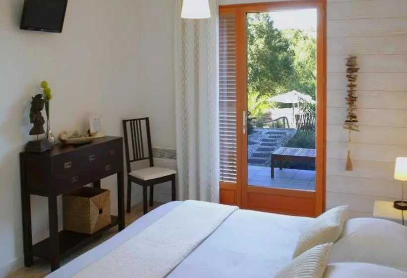 تختخواب و صبحانه Ohana Lodge