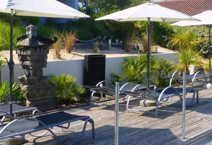 تختخواب و صبحانه Ohana Lodge
