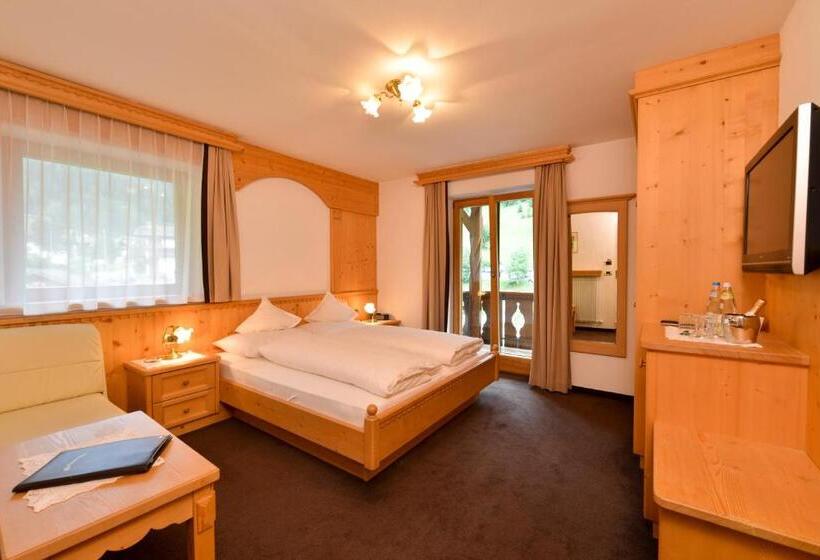 Bed and Breakfast Romantik Villa Cesanueva