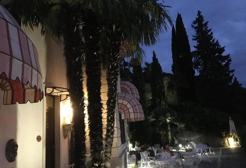 تختخواب و صبحانه Villa Varenna