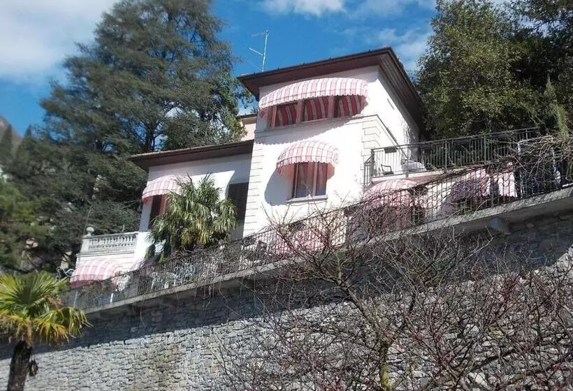 ベッドアンドブレックファースト Villa Varenna