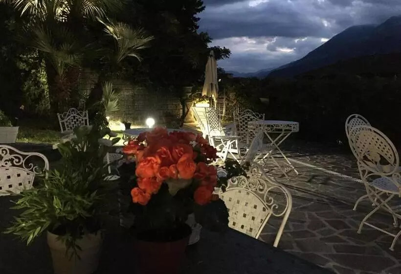 ベッドアンドブレックファースト Villa Varenna