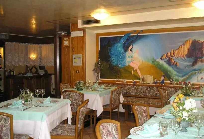 ホテル Albergo Alpino