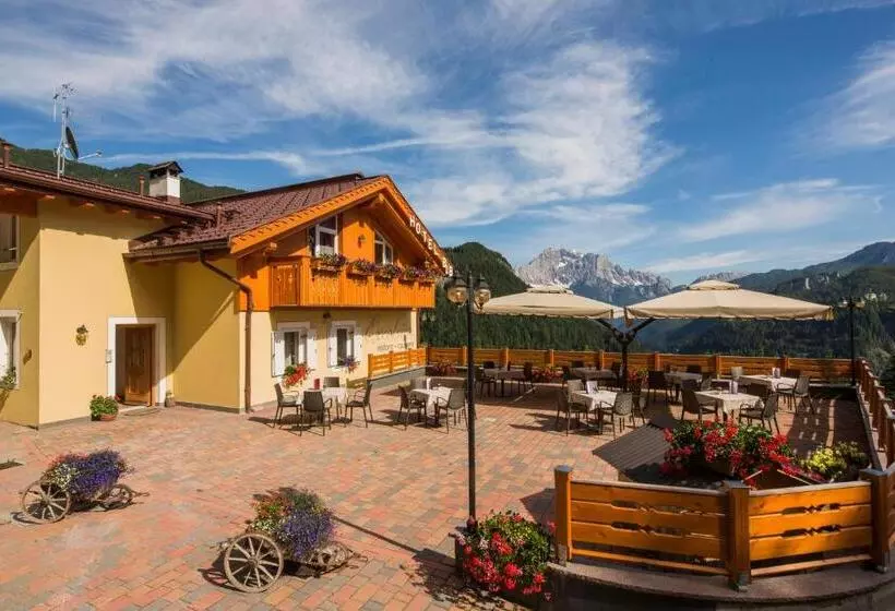 ホテル Albergo Alpino