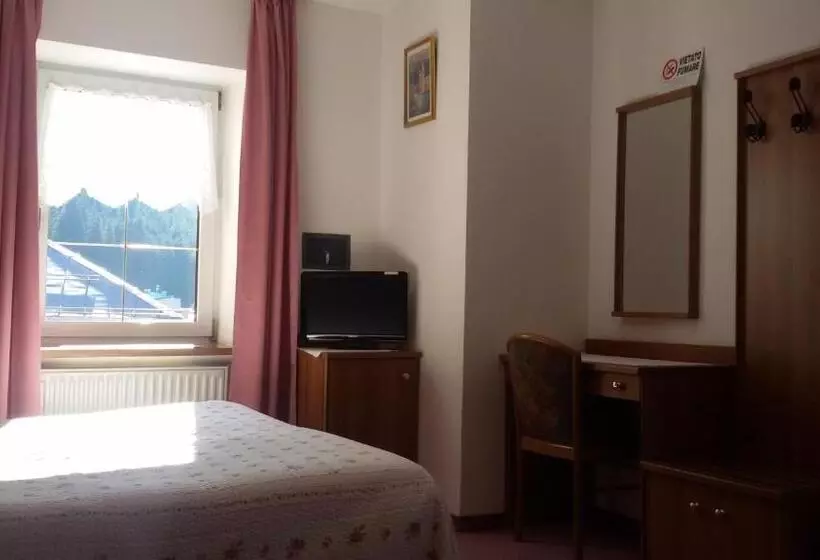 ホテル Albergo Alpino