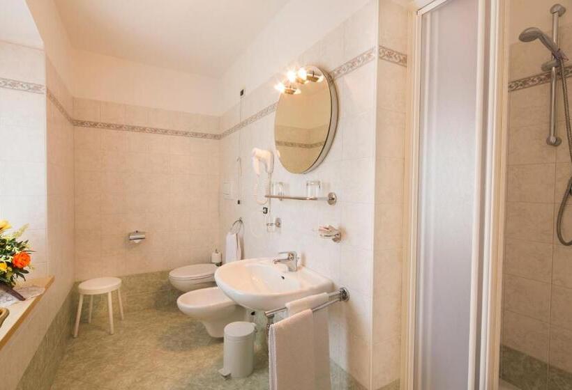 בית מלון כפרי Albergo Alpino