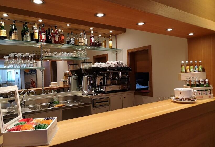 Lacroma Bio Hotel & Apartments