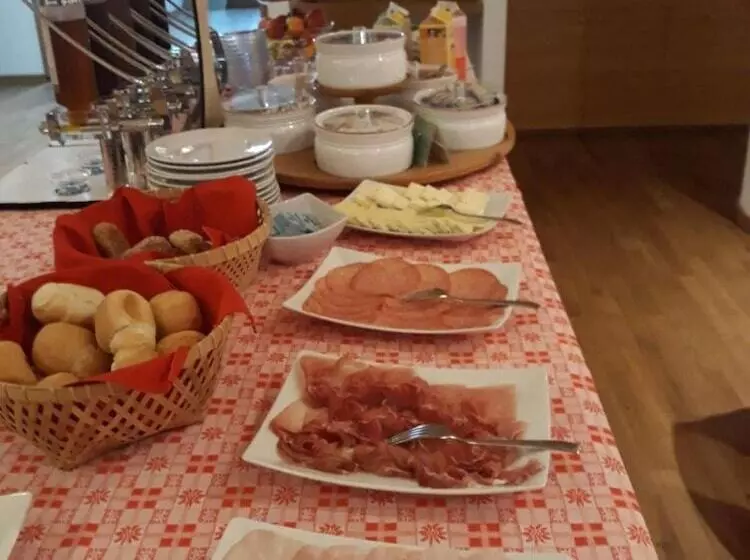 Lacroma Bio Hotel & Apartments