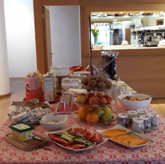 Lacroma Bio Hotel & Apartments