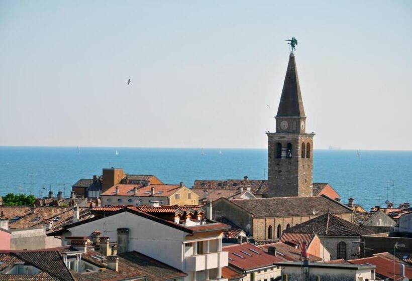 Lacroma Bio Hotel & Apartments