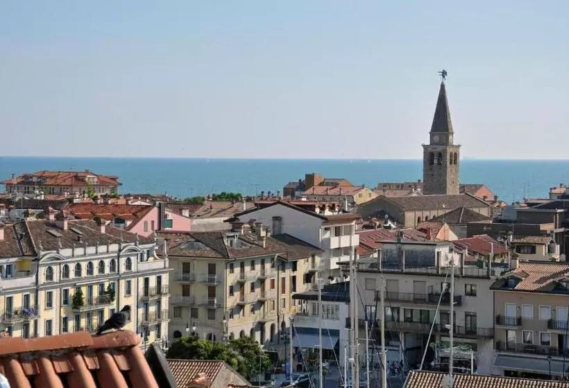 Lacroma Bio Hotel & Apartments