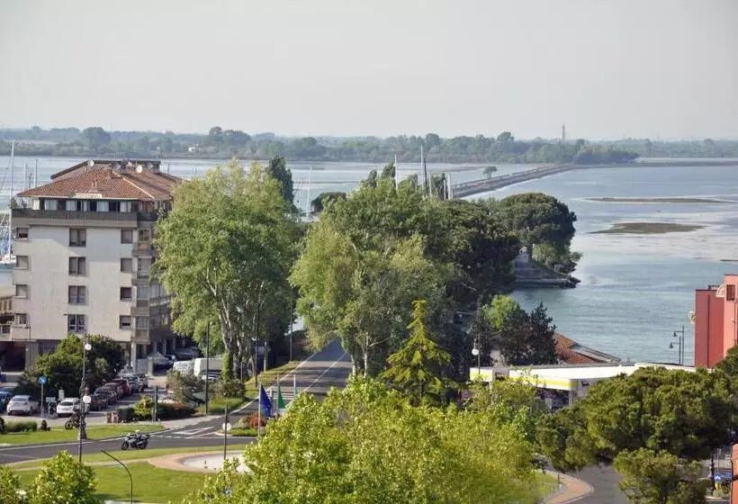 Lacroma Bio Hotel & Apartments