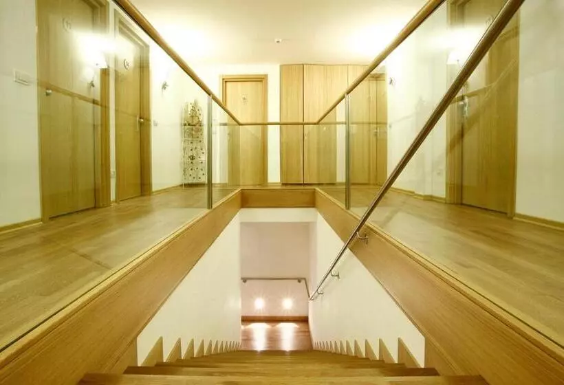 Lacroma Bio Hotel & Apartments