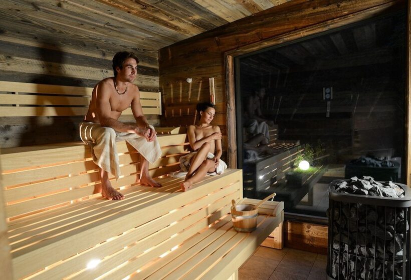 Отель Weisses Rössl   Cavallino Bianco