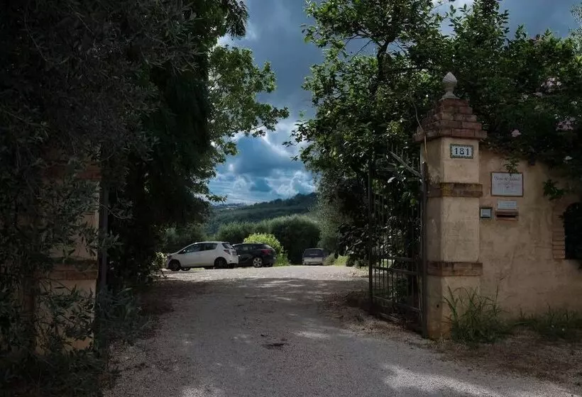 Aamiaismajoitus (B&B) Borgo De Salaioli