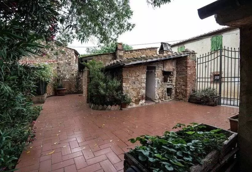 Aamiaismajoitus (B&B) Borgo De Salaioli