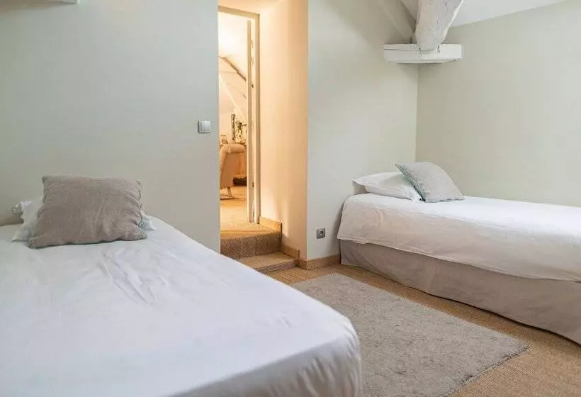 Aamiaismajoitus (B&B) Château De Pierreclos