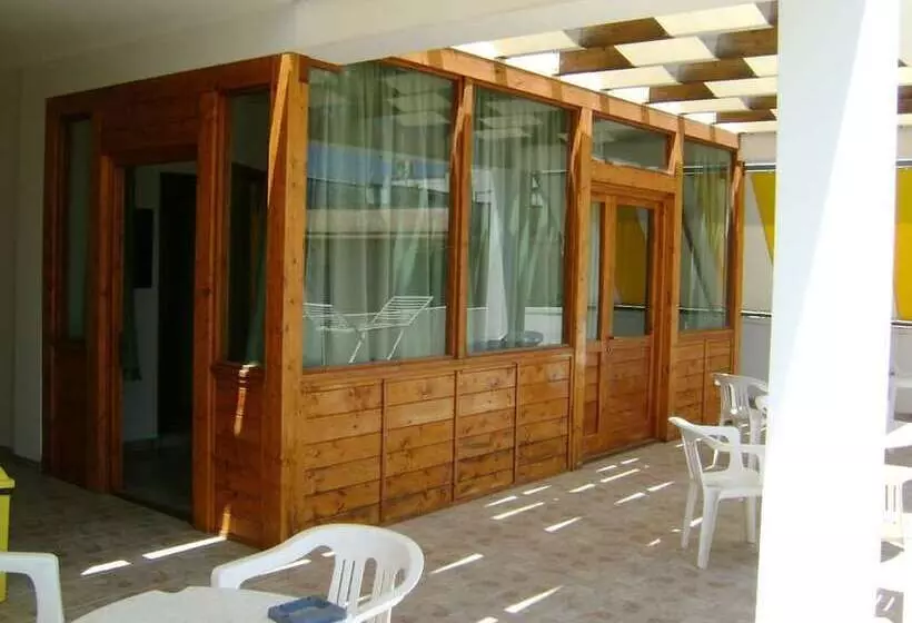 تختخواب و صبحانه Oasi
