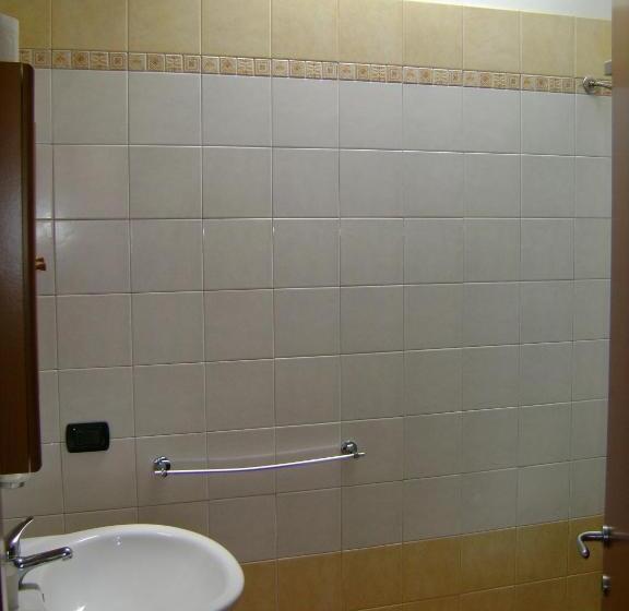 تختخواب و صبحانه Oasi