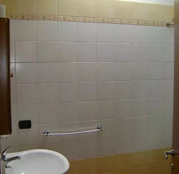 تختخواب و صبحانه Oasi