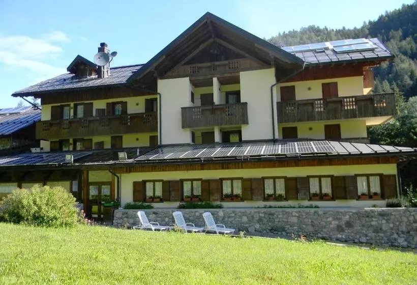 Hotelli Albergo Nuoitas