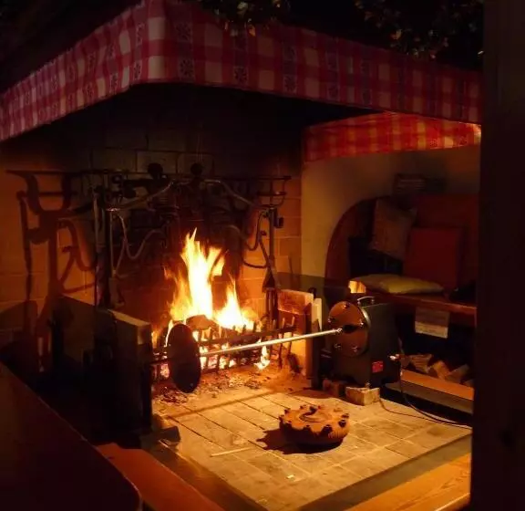 Hotelli Albergo Nuoitas