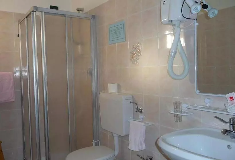 Hotelli Albergo Nuoitas