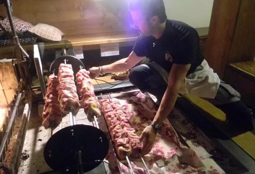 Hotelli Albergo Nuoitas