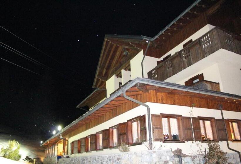 בית מלון כפרי Albergo Nuoitas