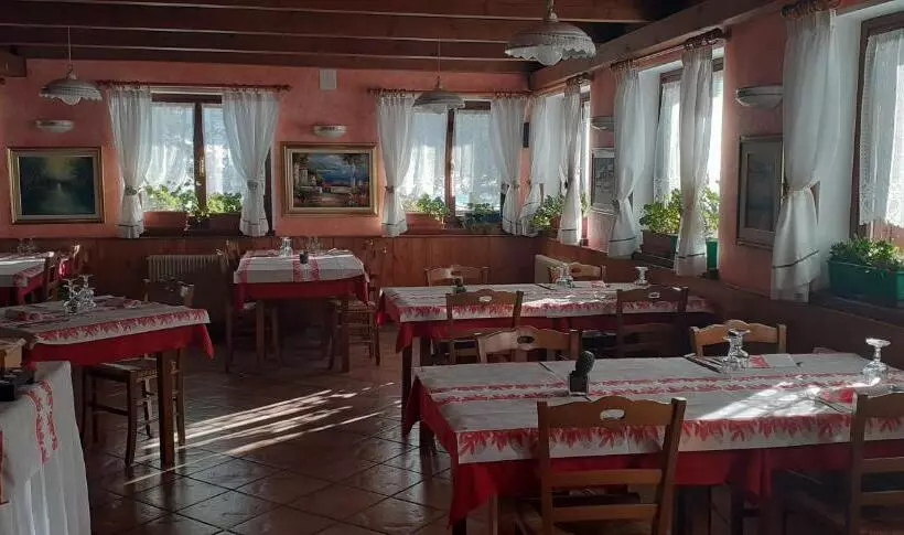 Hotelli Albergo Nuoitas