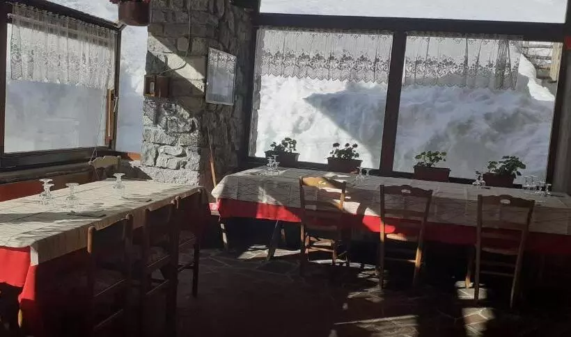 Hotelli Albergo Nuoitas