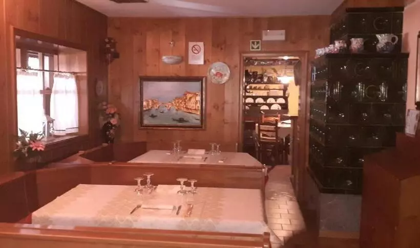 Hotelli Albergo Nuoitas