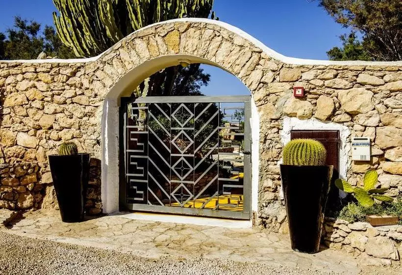 هتل La Calandra Resort